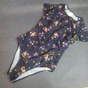 Nwt Cupshe One Piece Size S Zip  Short Sleeve  Swimsuit Lined Dark Blue Floral